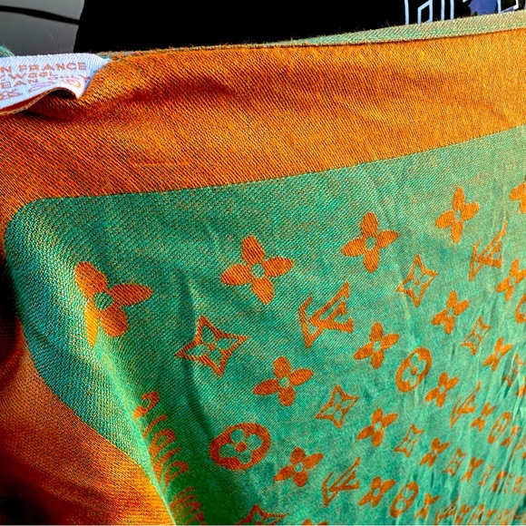 NEW 100%Auth/Louis Vuitton/Gold & Green/Silk/Viscose/Wool SHINY MONOGRAM SHAWL - Picture 6 of 7